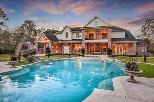 10981 Lake Forest Dr, Conroe, TX 77384-3250