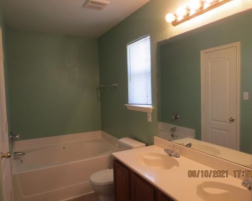 1721 Ryanfeld Dr, Midlothian TX  76063-5962 exterior