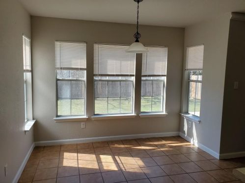 470 Whispering Holw Dr, Uhland TX 78640-4662 exterior