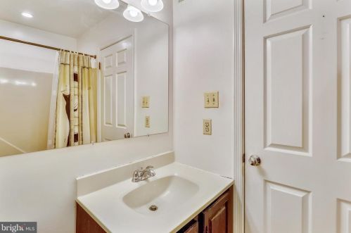 800 Rosemere Ave, Silver Spring MD 20904-3020 exterior