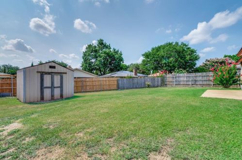 7225 Cleburne Rd, Fort Worth TX  76133-6810 exterior