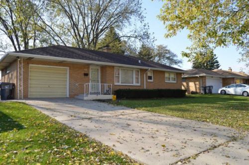 2411 8th Pkwy, Waukegan, IL 60085-6124