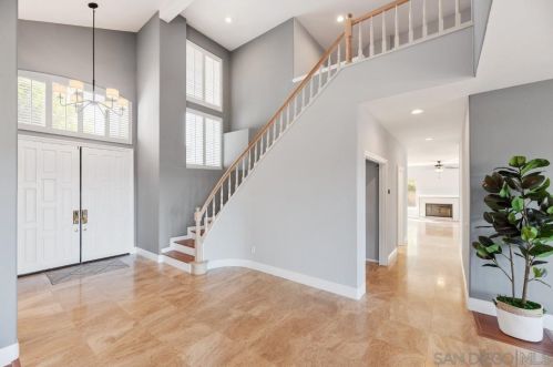 1597 Parkview Dr, Vista CA  92081-8750 exterior