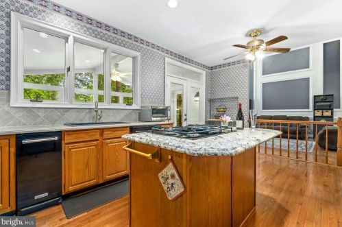 8006 Middlewood Pl, Springfield VA  22153-1928 exterior