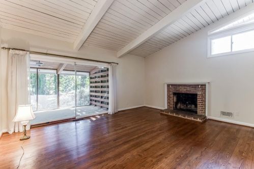 6227 Hunting Creek Rd, Atlanta GA  30328-3322 exterior
