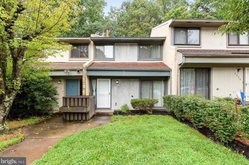 2218 Coppersmith Sq, Herndon, VA 20191-2321
