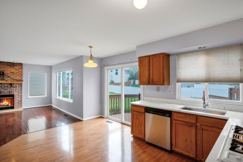 841 Tamarac Dr, Carol Stream IL  60188-4427 exterior