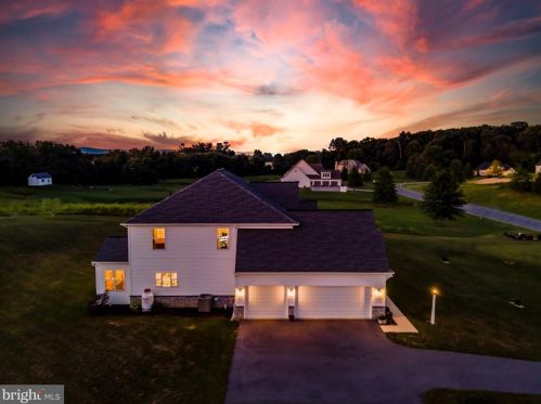 4 Peyton Dr, Carlisle PA  17015-8548 exterior