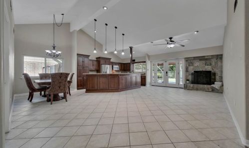 1116 Heron Dr, Taylor Lake Village, TX 77586-2516