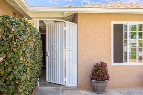 6605 Dorinda Dr, Riverside CA  92503-1110 exterior