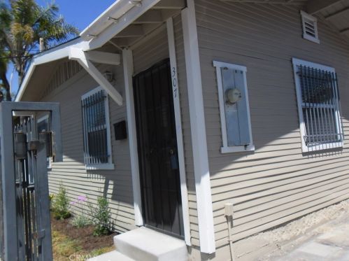 307 Shelton St, Santa Ana, CA 92703-3837