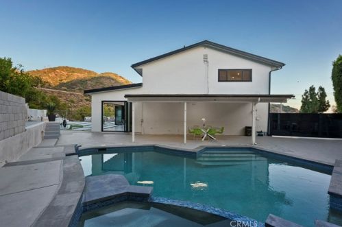2434 Delisle Ct, Glendale CA  91208-2210 exterior