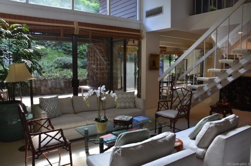 3007 La Pietra Cir, Honolulu, HI 96815-4736