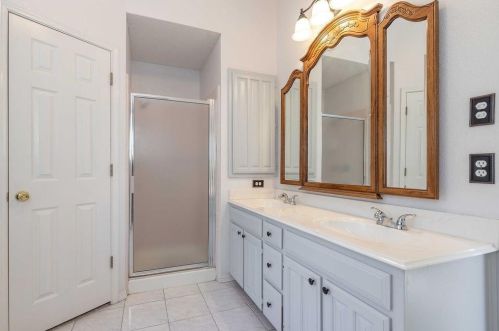 5736 Straightaway Dr, Fort Worth TX  76117-1594 exterior