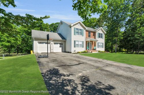 4 Stacy Ct, Jackson Twp, NJ 08527-2912