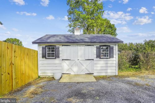 8592 Clifton St, Marshall VA  20115-3220 exterior