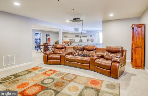 395 Lord Fairfax St, Charles Town WV 25414-2529 exterior