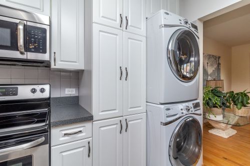 8316 Elmore St, Niles IL 60714-1943 exterior