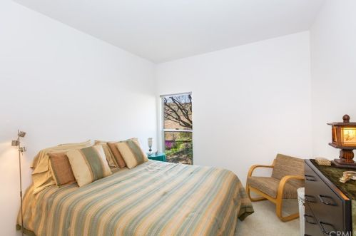 2025 Mt Vernon Ave, Riverside CA  92507-2528 exterior