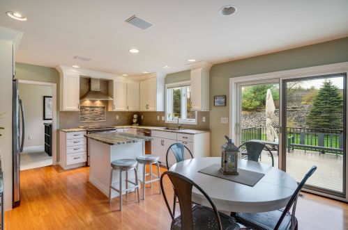 4 Macintosh Dr, Londonderry, NH 03053-3288