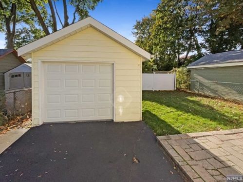 60 Martin St, Bloomfield, NJ 07003-3938