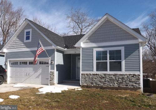 72 Village Cir, Harpers Ferry, WV 25425