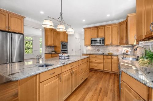 5 Christopher Ln, Norwalk CT  06851-3325 exterior
