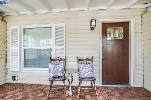 1567 Plaza Dr, San Leandro CA  94578-1968 exterior