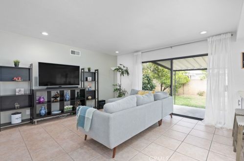 1333 Amberwick Ln, Anaheim CA  92804-5425 exterior