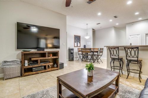 7105 Ashbourne Way, Fort Worth TX  76133-8924 exterior