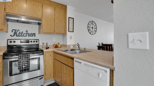 1587 Swain Rd, Stockton, CA 95207-4171