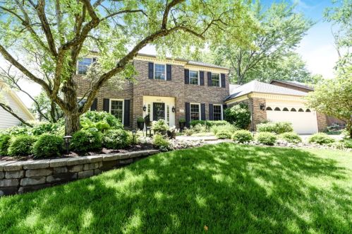 813 Huntleigh Dr, Naperville, IL 60540-8204