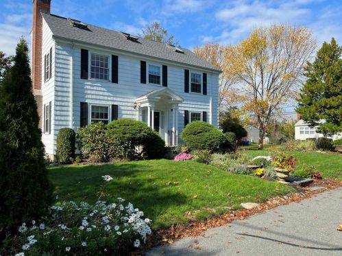 20 Sagamore St, Middletown RI  02840-1219 exterior
