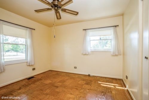 700 Delphia Ave, Elk Grove Vlg, IL 60007-4449