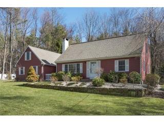 67 Hildurcrest Dr, Simsbury, CT 06070-2757