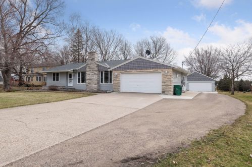 860 Park Ave, Hamburg, MN 55339-9432