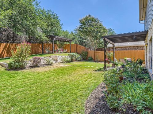 4333 Cyn Gln Cir, Austin TX  78732-2185 exterior