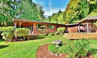8989 Colvos Dr, Olalla, WA 98359-9619