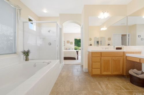 7470 Chateau Rdg Ln, Riverside CA  92506-7542 exterior