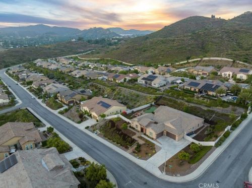 1828 Sugarbush Dr, Vista, CA 92084