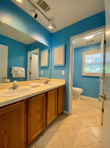5 Ocean Park Ct, Isle Of Palms SC  29451-2244 exterior