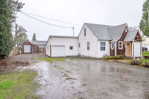 32119 Tangent Dr, Tangent, OR 97389-7900