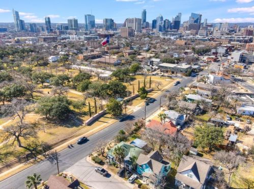 1504 11th St, Austin TX  78702-2740 exterior