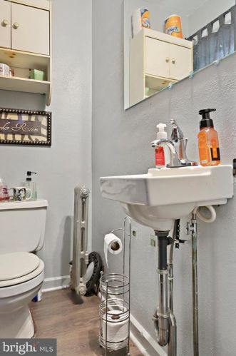 216 Carlisle St, Hanover PA 17331-2448 exterior