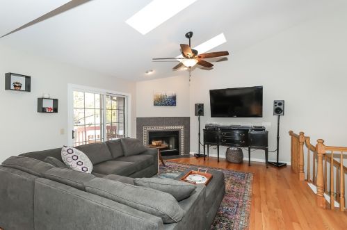 544 Silver Aspen Cir, Bull Valley, IL 60014-8411