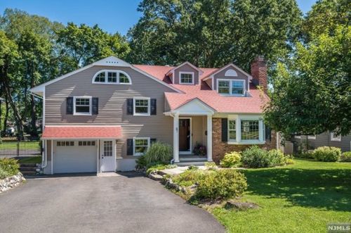 87 Berkeley Pl, Ridgewood, NJ 07452-2314