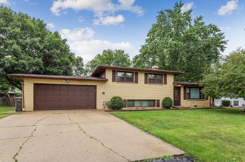 206 Birch Dr, Joliet, IL 60404-9737
