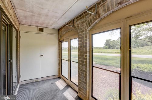 216 Valleybrook Dr, Lancaster PA  17601-4623 exterior