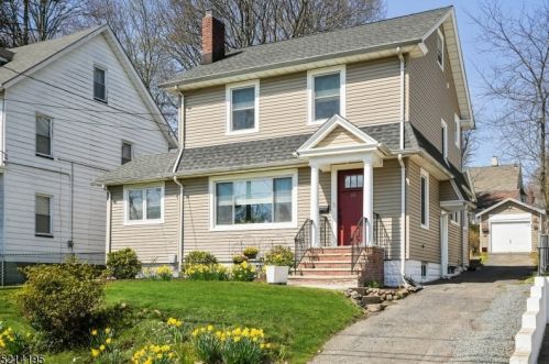 55 Oakridge Rd, Town Center, NJ 07052-4537