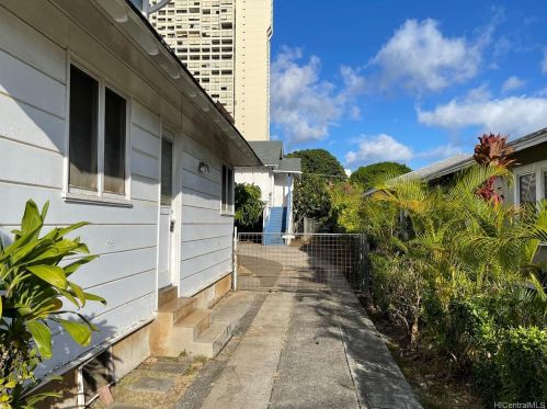 1689 Lewalani Dr, Honolulu HI  96822-6712 exterior